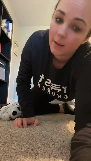 Let’s throw back to tradin some carpet burn 🤣 #twinmom #momofmultiples