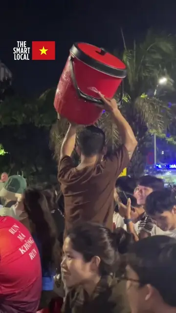 Bán kem mà mắt đảo như rang lạc, anh bán kem Đà Nẵng khiến cộng đồng mạng nghi v