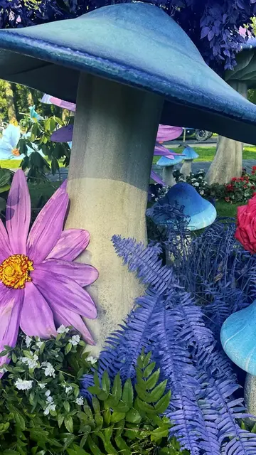It's Wonderland magic 🐇🍄🦋🌹✨ Descendants: #WickedWonderland is available NOW 