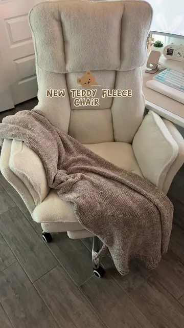 Comfort meets cozy 🧸☁️ My workdays have been so much comfier ever since I added