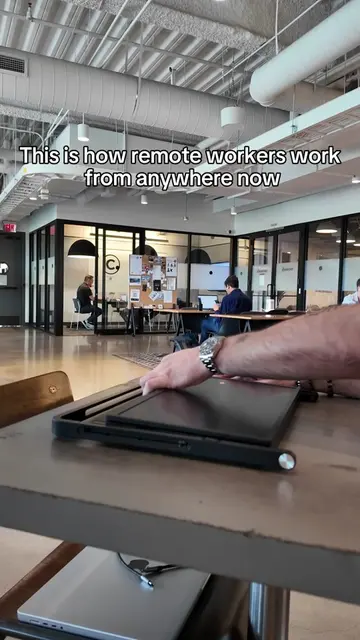 This is how nomads work from anywhere now 🌍💻 One cable. Zero desk. Full setup,