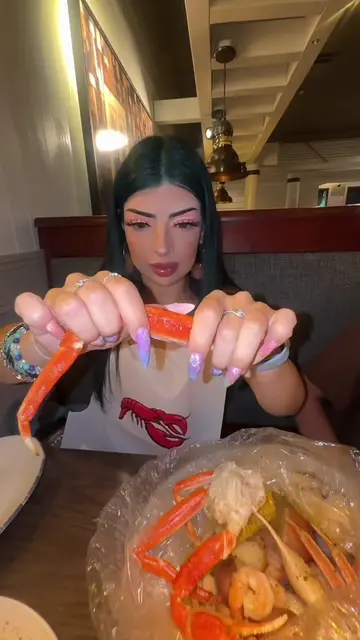 The extra sauces are a must!! So delicious 🤤 @redlobster #RedLobsterCrabfest #F