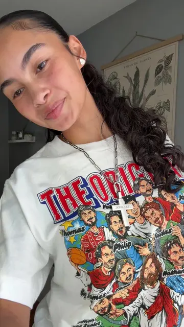 How hard is this tee from @SponsoredByJesus ?!?! ❤️‍🔥❤️‍🔥❤️‍🔥 The original dr