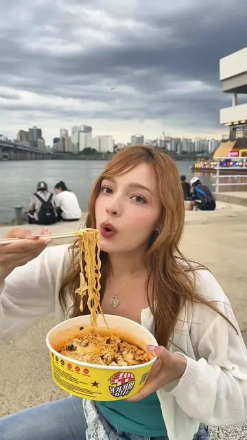 La experiencia perfecta para los que aman los kdrama ☝🏻🍜🇰🇷 mi favorito Jin r