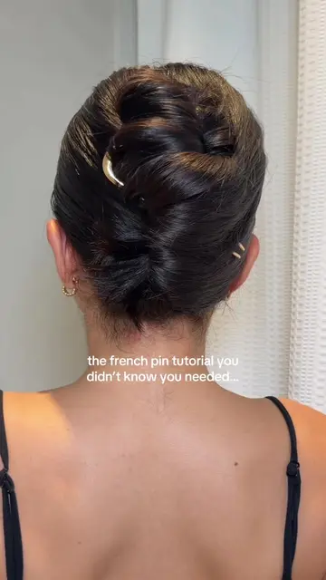 the only acceptable form of “quickly putting your hair up..” 😍 #frenchpin 