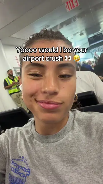Yooooo 👀 🥹🤣 #cringe #airport #crush #zero02880 #fyp 