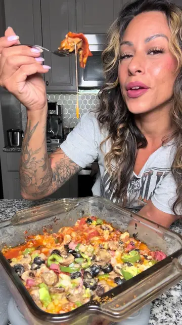Crustless Pizza 🍕 This is one of those old recipes that never gets old. 🙌 It’s