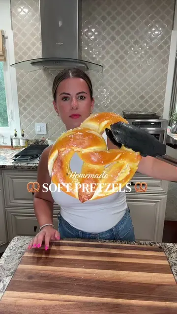 Homemade soft pretzels 🥨 first time making them and they were a HIT! I followed