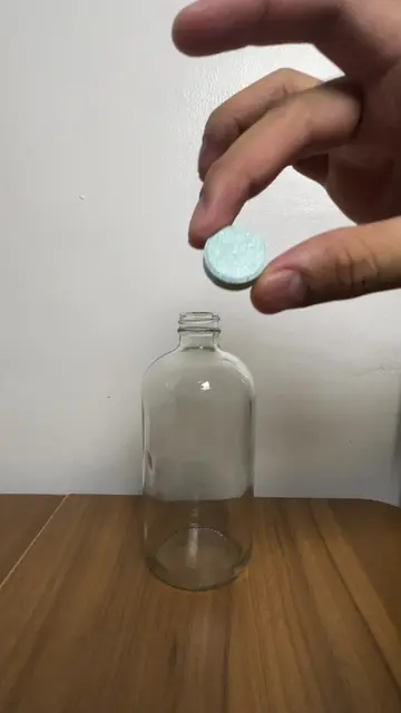 Nilagyan natin ng "BREAKLINE" yung mga tablets. Para kung hindi kakasya sa bottl