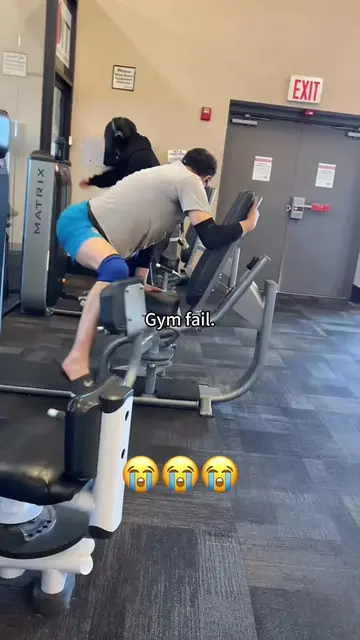 Gym fail🏋🏻‍♂️💥🤣 #gym#fail #funny #fyp #viral 