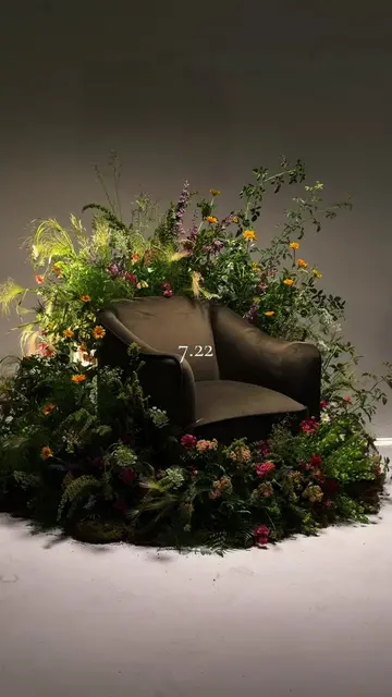 Something’s blooming at @SCHEELS …🌼🌚🌷 #hydrojug #scheels #floral #midnight #e