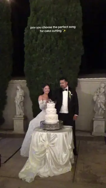 our song 🦢✨  #cakecutting #wedding #weddingcake #weddingsongs #fyp 