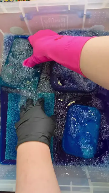 💙🫧 6 & Switch: Flash Bathroom - squeezes 💙🫧 6 full bottles of FlashyB and so