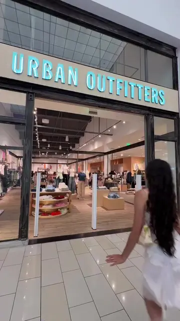 @Txunamy 🤝 a Yes Day run at @Urban Outfitters 💜🛍️