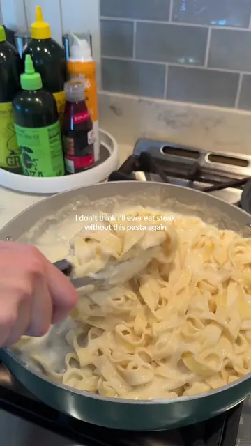 I think steak and a creamy pasta are the best combo to exist… What you’ll need: 