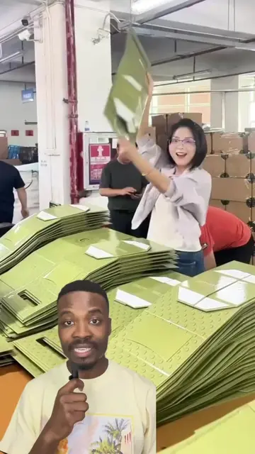 She turned cardboard into a million-dollar business. 😳 No tech. No fancy produc
