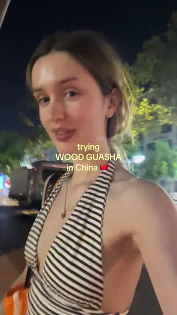 trying wood guasha at 📍 ZHENGYUANYUAN 郑远元  🪵 🫚 💨  👣 修脚 = repair feet, AKA T
