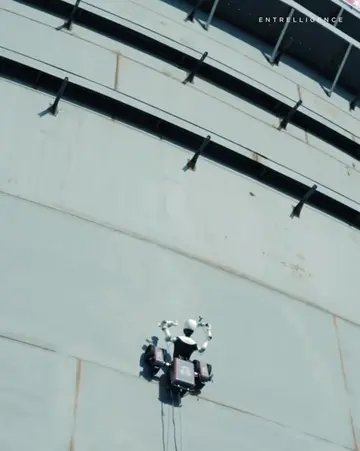 ⚡TECH: Wall-Climbing Humanoid Robots Take on Dangerous Industrial Jobs A new cla