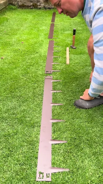 Bending Everedge Classic 🌱 One of my favourite garden products.  Give your lawn
