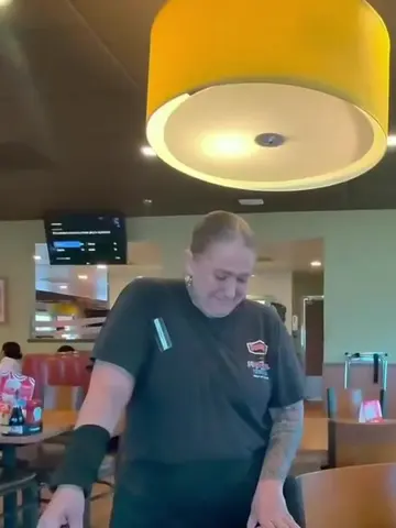 The waitress, a$2000 tip and a Michael Jackson dance move. Thank you Fountain Hi