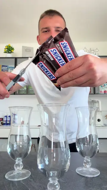 Snickers Iced Dessert Coffee 🤎🥜🧊☕️ One sip, and you’ll be hooked! 🔥 More del