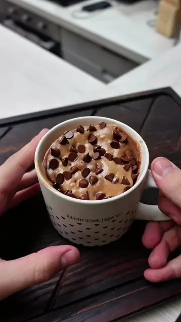 Make This 1-Minute Mug Cake 🍫☕ Ingredients: 1 egg Splash of vanilla extract 2 t