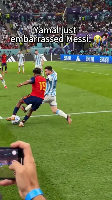 Yamal embarrasses Messi. 😭🔥 The future has arrived. Yamal vs Messi Spain vs Ar