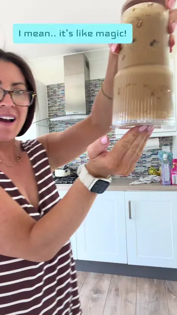 This iced coffee glass cup with lid and straw actually doesn’t leak! Stop spendi