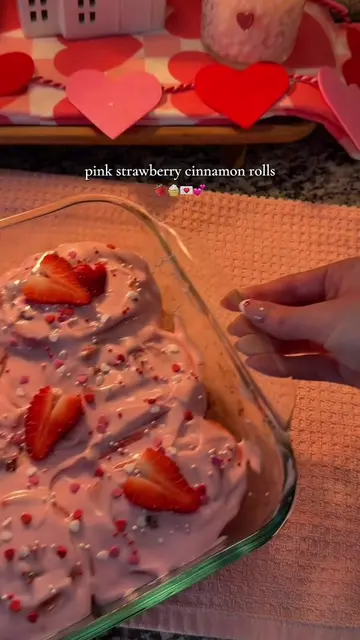 Pink Strawberry Cinnamon Rolls 🍓💗 The fluffiest homemade cinnamon rolls with a