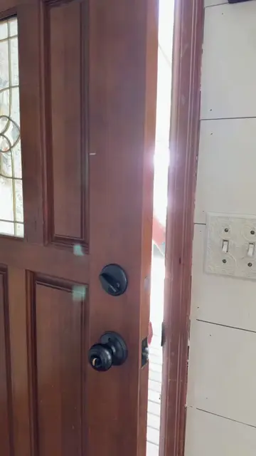 You guys showing up in my comments like… #housetour #rentalhome #rentalhomedecor