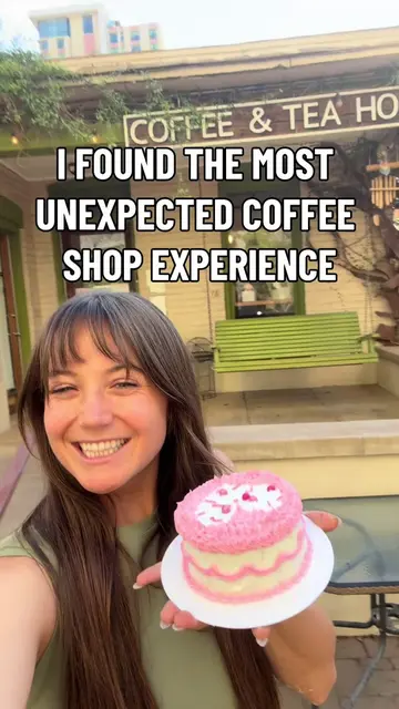 I just discovered cake decorating workshops at Songbird Coffee and Tea House in 
