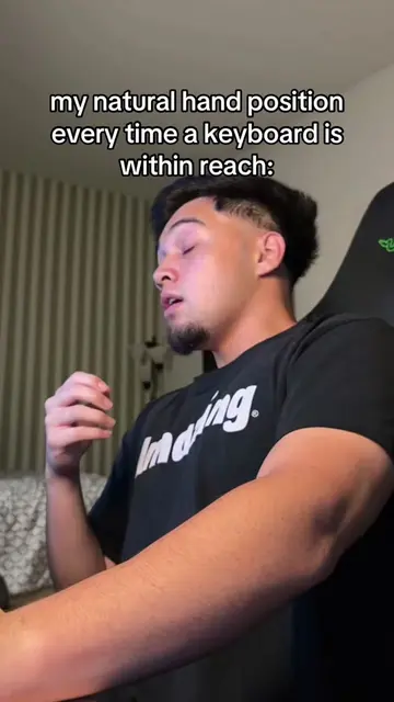muscle memory 💀 #gamingmemes #keyboard #gaming #memes #gamers 