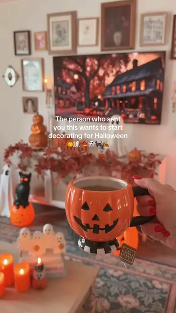 If you were looking for a sign to start decorating for Halloween, this is it! 👻