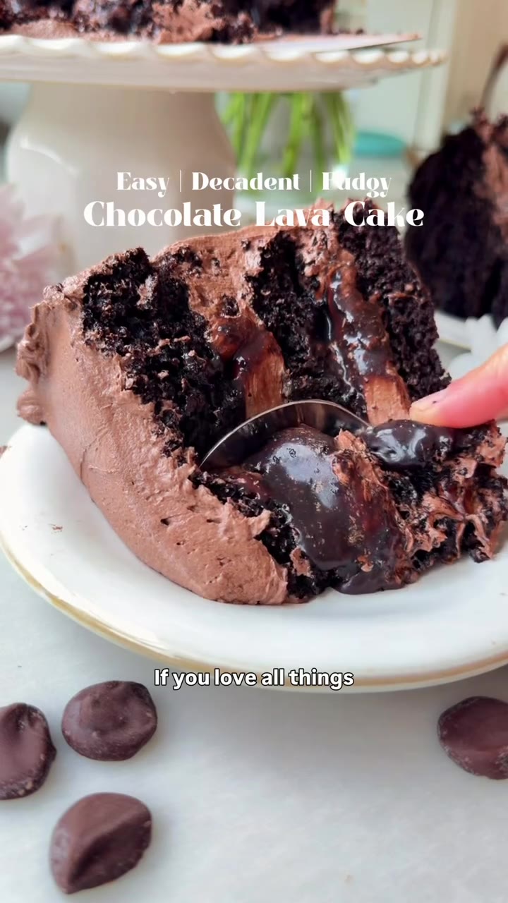 CHOCOLATE LAVA CAKE 😍 This is for all the chocolate lovers out there! This one 