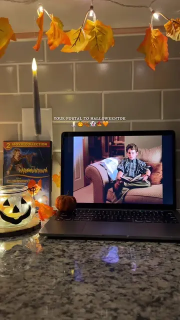 Portal to Halloweentok 🎃👻🖤    Manifesting a nostalgic Disney Halloween 🥹✨ I 