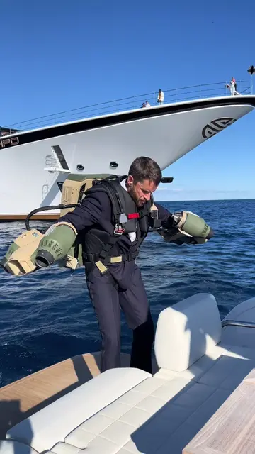 No need for the yacht tender anymore. 🚀 Speed and freedom of manoeuvre across a