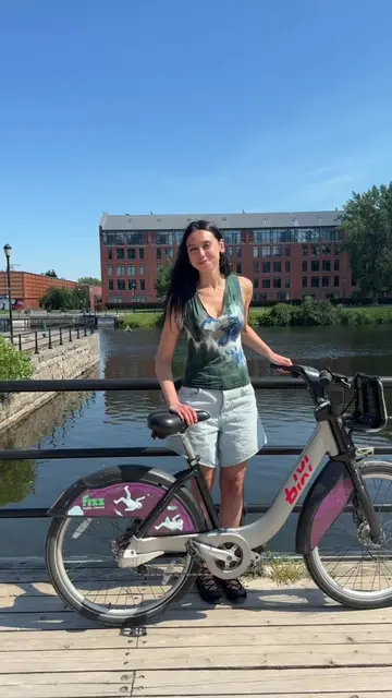 Is the thrifting better in Toronto or Montreal?! To find out, I flew direct from