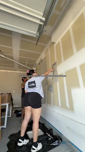 painting our garage when it’s over 100 degrees 😅 #DIY #diyhome #painting #homeo