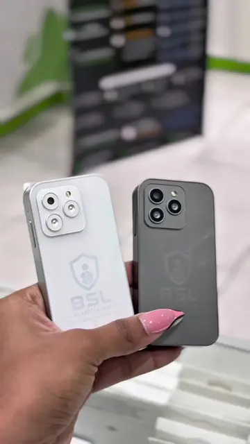 📱🤏 Small in size. BIG on value. Think you’ve seen a compact phone before? Thin