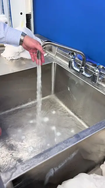 We use TOO MUCH WATER!!! 💦 #weddingdress #restoration #vintage #explained #inte