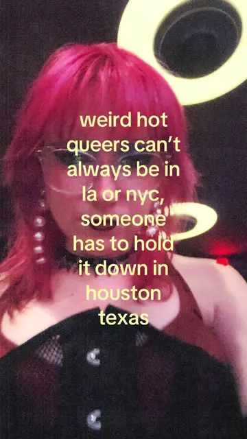 queer texan check- who else is a rainbow dot in a red state 🫣🌈 #wlw #nonbinary