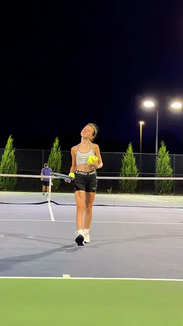 Tell me I’m not the only one who does this before a match... 🥲🎾  Milana gettin