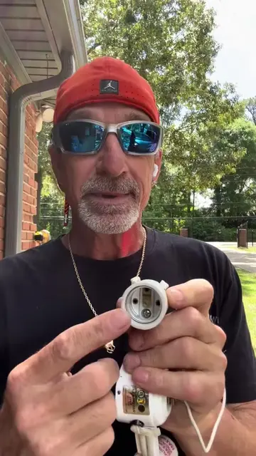 Let me show you a #hack / #tip to #quickfix any flickering #lightfixtures you ma