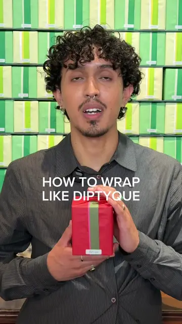 As requested, today I’m going to show you how to wrap the Diptyque way. It’s rea