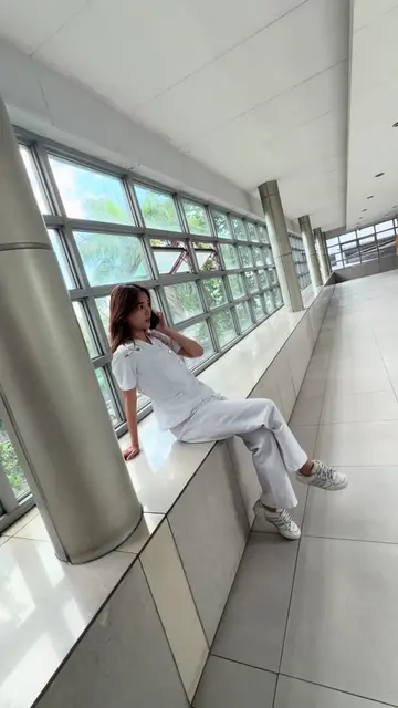 life update: she’s an intern na 🥺
