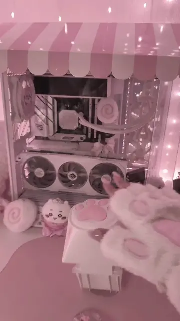 chat is it supposed to sound like that… 😭😭 #pcgaming #setup #whitesetup #pinks