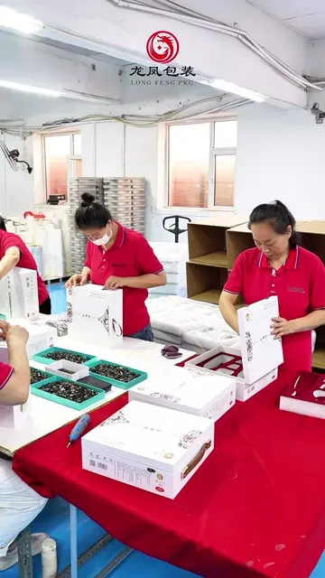 Stop blending in with generic packaging! Unique packaging makes you stand out. #