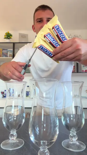 🍦🤍 Snickers White dessert coffee 😍 One sip and you’ll be obsessed! 🤍☕🍫 More