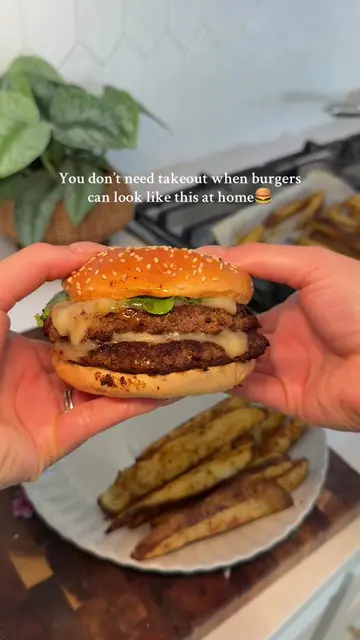 🍔 Homemade Burgers & Crispy Baked Fries Fries * 3 Idaho potatoes * Olive oil * 