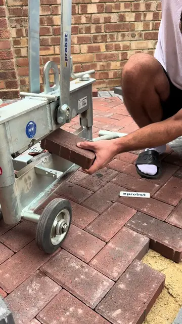 Block Cutting #paving #elchrisconstruction #london #landscapepainting #reels 